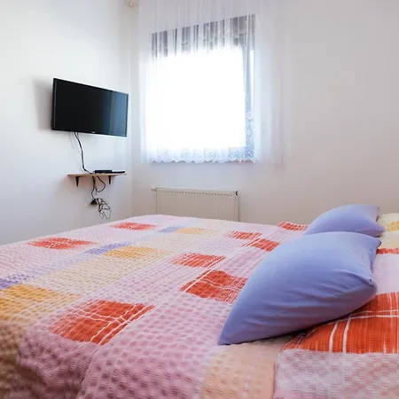 - Diklo 5887a Apartman *