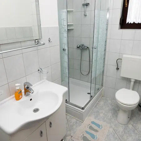 - Diklo 5887a Apartman Zadar